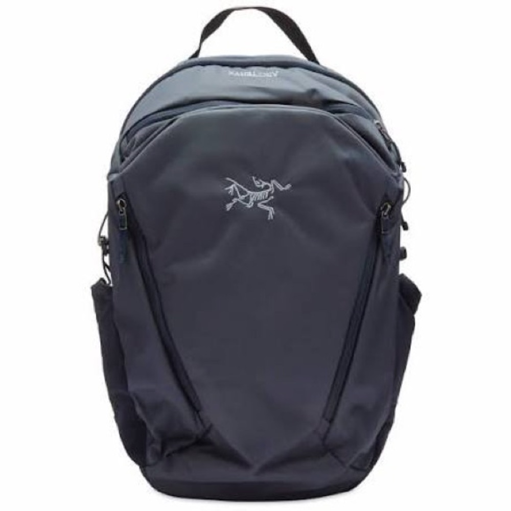 Arc’teryx mantis 26 backpack in black sapphire